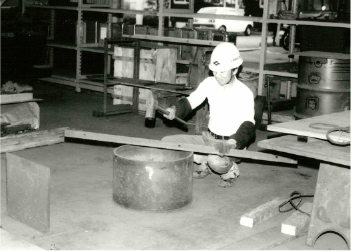 1981年頃　鉄工所内　作業風景